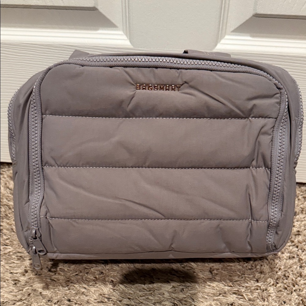 NWT BAGSMART Gray Crush Toiletry Bag